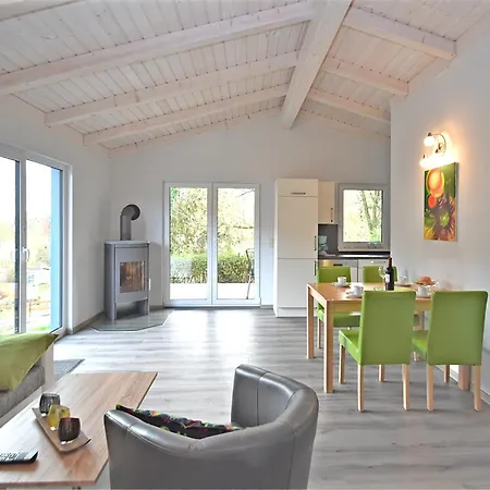 Peaceful Garden Retreat, Cleaning Included Ferienhaus